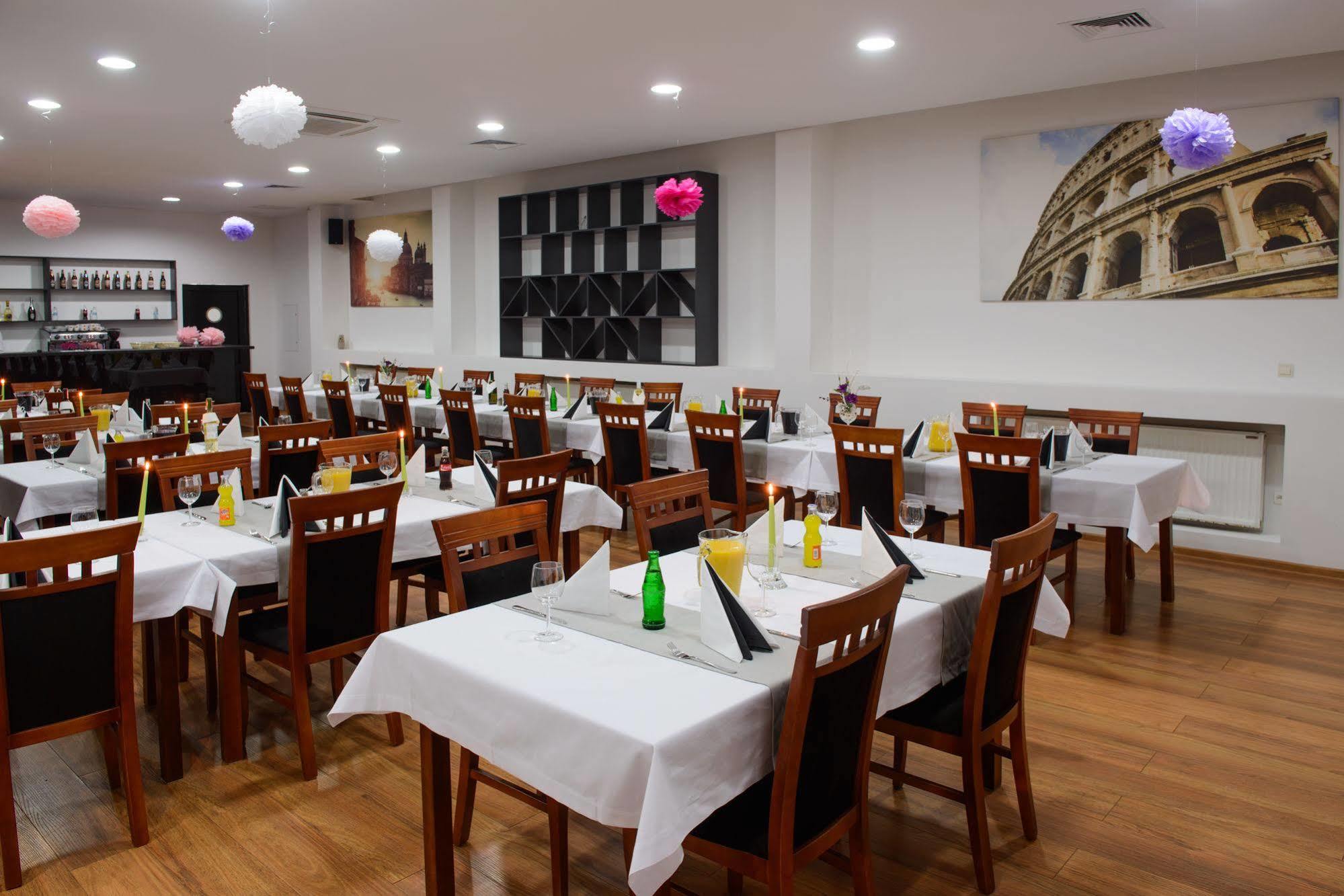 Aparthotel Travel Cracovie Extérieur photo