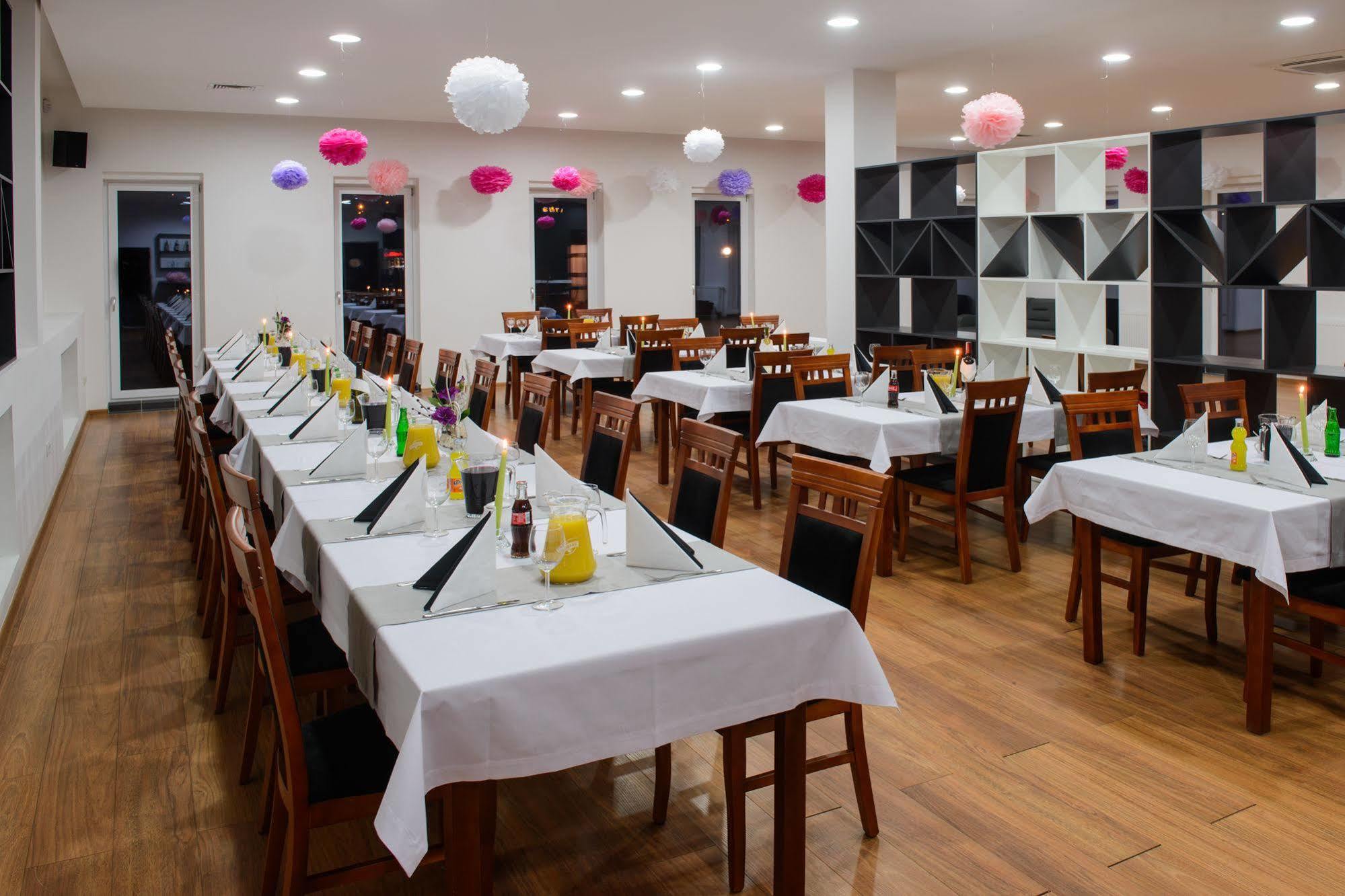 Aparthotel Travel Cracovie Extérieur photo